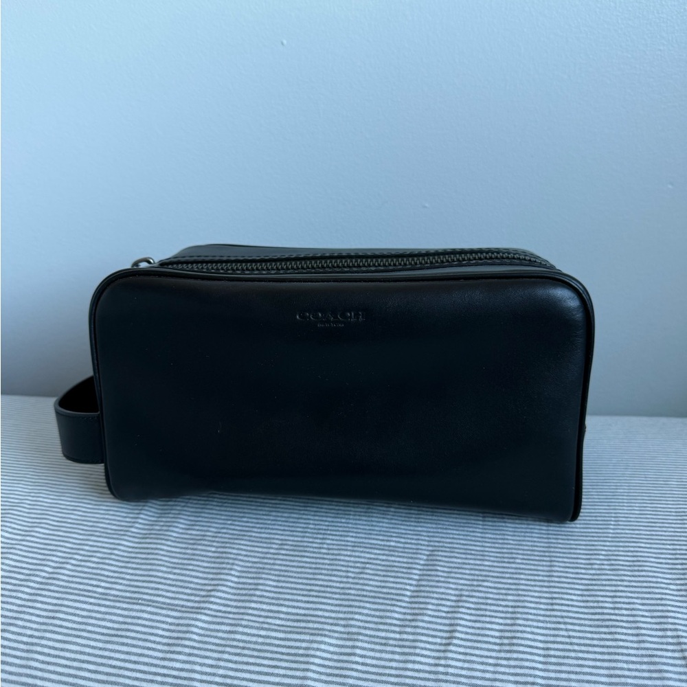 Coach Black Leather Toiletry Bag Sleek Design Zipper Closure